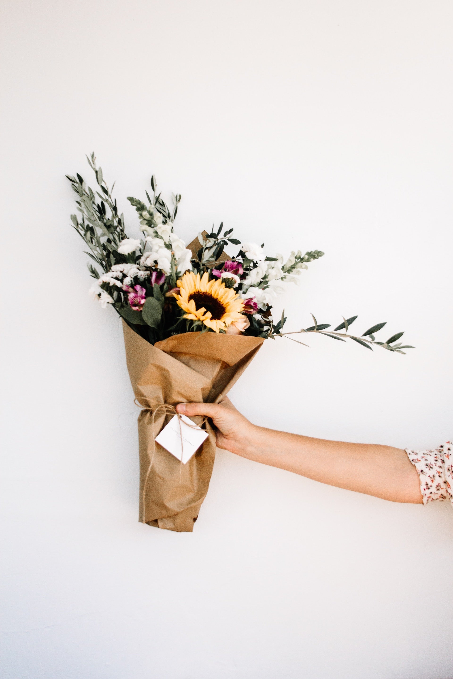 How to give a bouquet