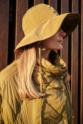 Wide brim hat