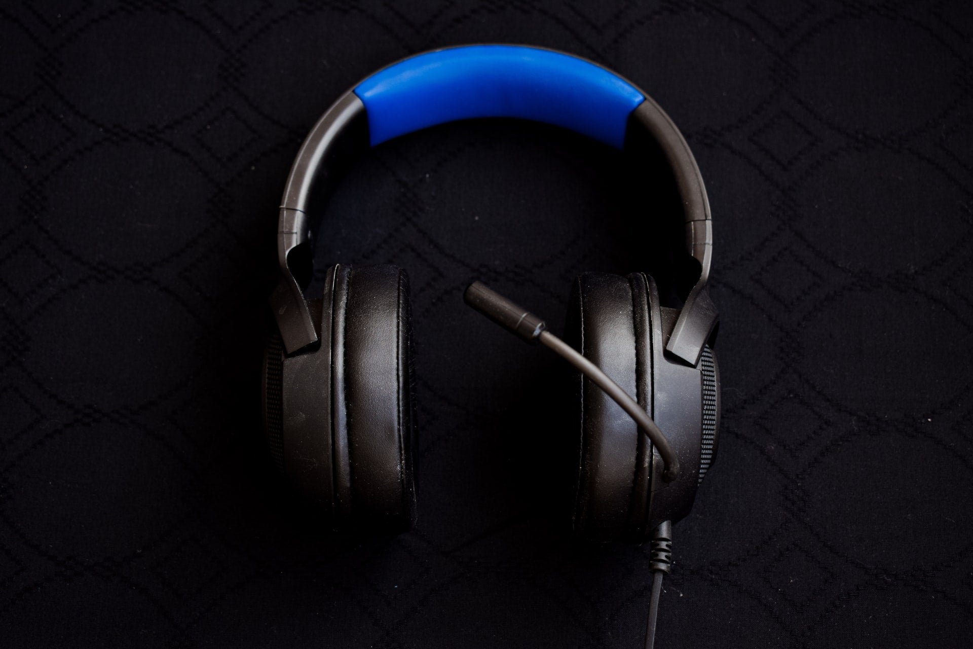 Black noise cancelling headphones